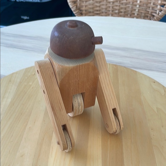 Handmade wooden robot toy. - Picture 1 of 4